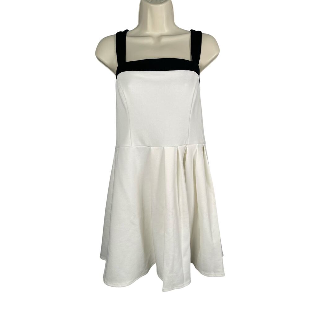 BCBGeneration Dress 12 White Black Mini Fit & Flare‎ Pleated Square Neck Preppy